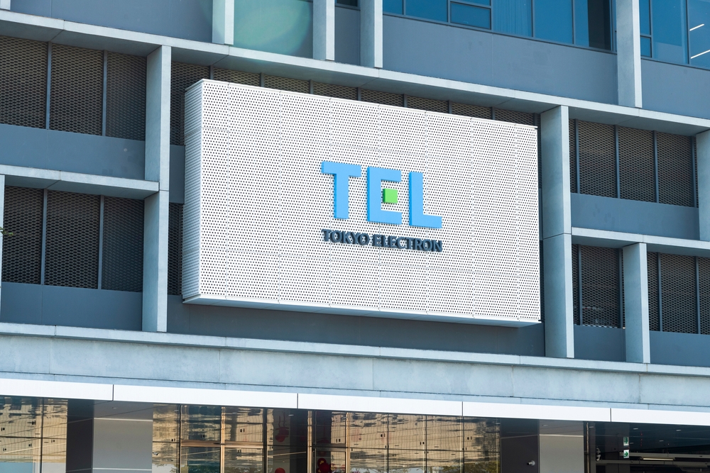 Tokyo Electron raises profit outlook and launches a major buyback